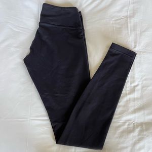 LULU LEMON BLACK LEGGINGS!! SIZE 6! IN EXCELLENT SHAPE!!